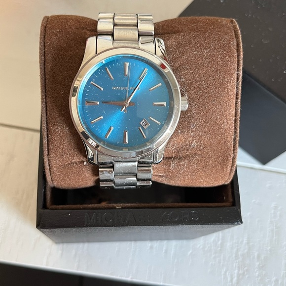 Micheal kors silver and blue watch - Picture 4 of 11